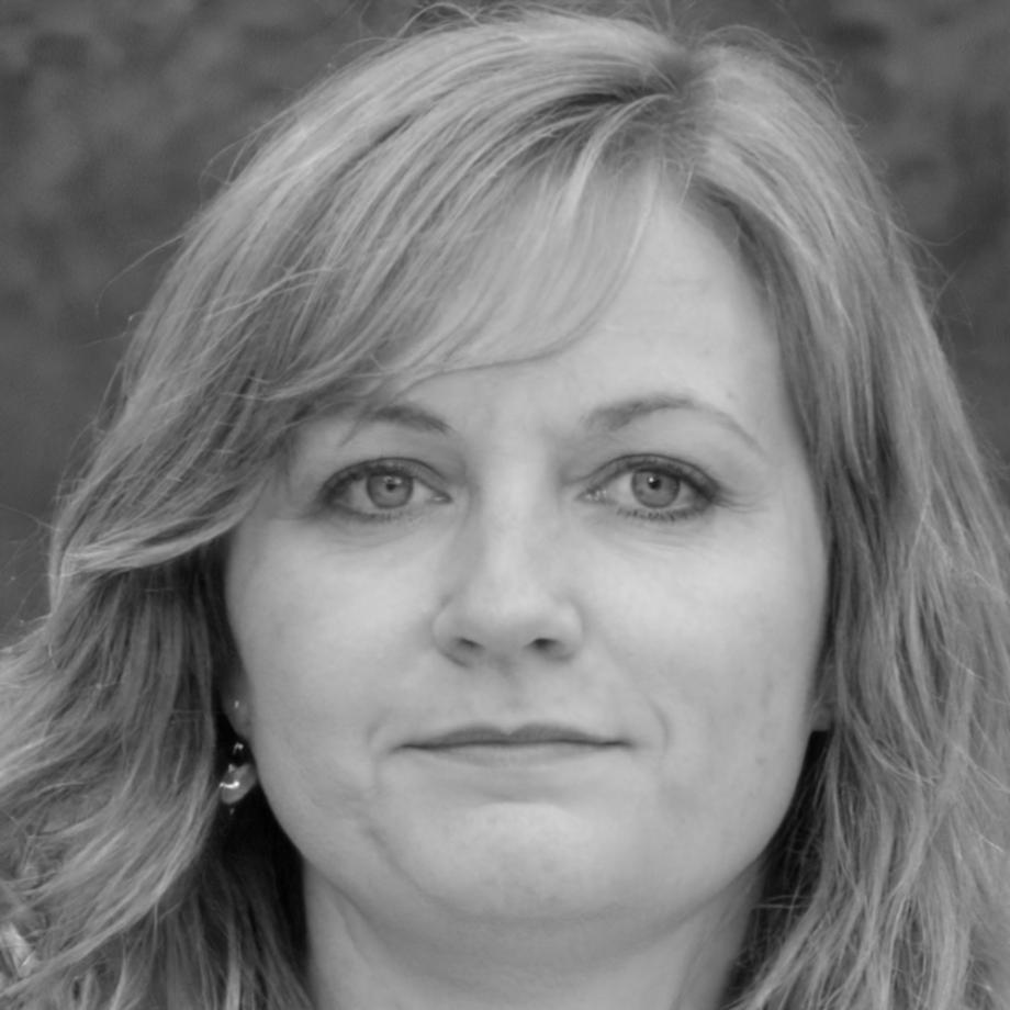 Portrait de Camille Dubois, experte en analyse financière